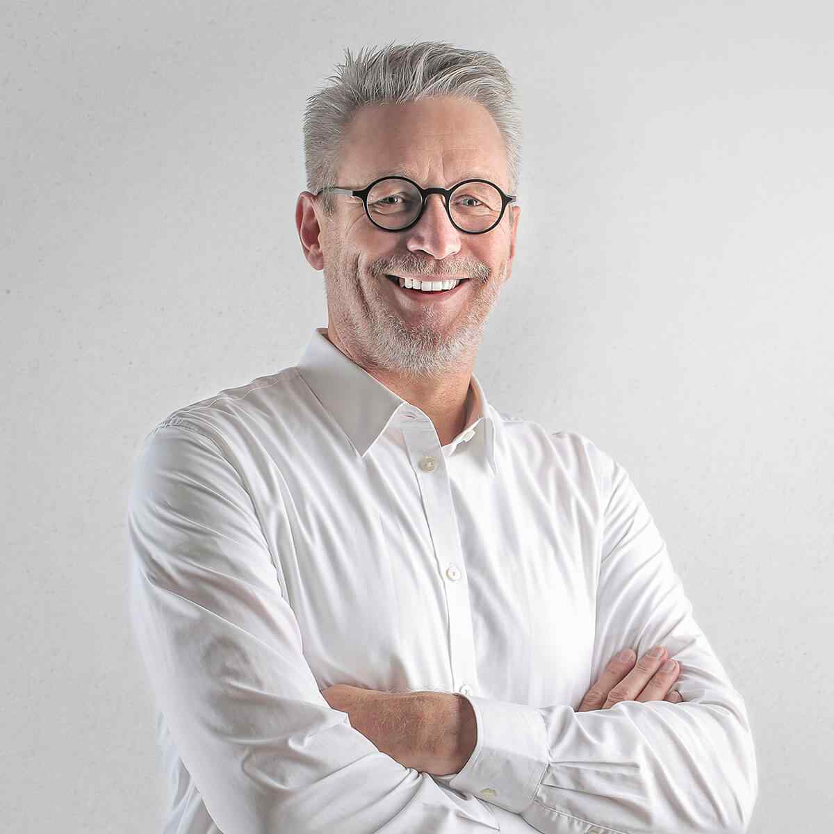 http://lit.24q.info/wp-content/uploads/2019/09/img-people-01.jpg